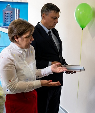 В Югорском государственном университете запустили в работу библиотечное оборудование, которое будет контролировать оборот книг в вузе В Югорском государственном университете запустили в работу библиотечное оборудование, которое будет контролировать оборот книг в вузе